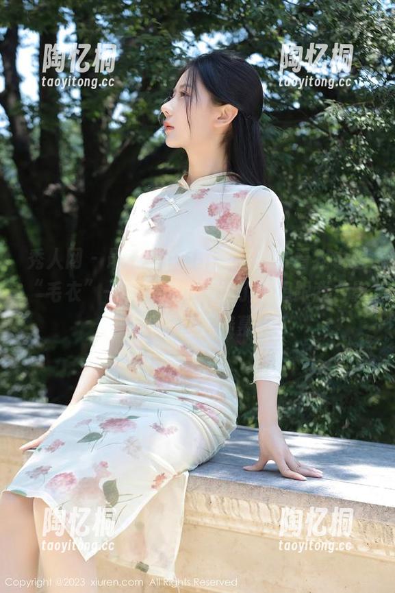 秀人网 - 最新颖仪baby毛衣：看我也想“毛衣”一下，连小猫见了都想跟我合影，真是让人羡慕。
