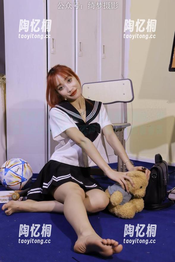 绮梦摄影-莹莹 绮梦摄影 - 快来看!莹莹高跟鞋美图:她是怎么让高跟鞋“变声”的?下载看看真相!