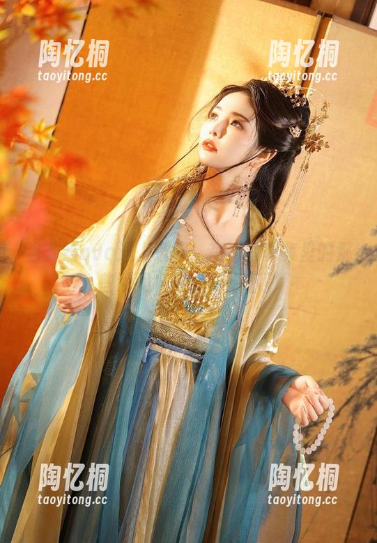 当苏嫣qvq遇上透明：高清写真集里的那些瞬间，你绝对想不到