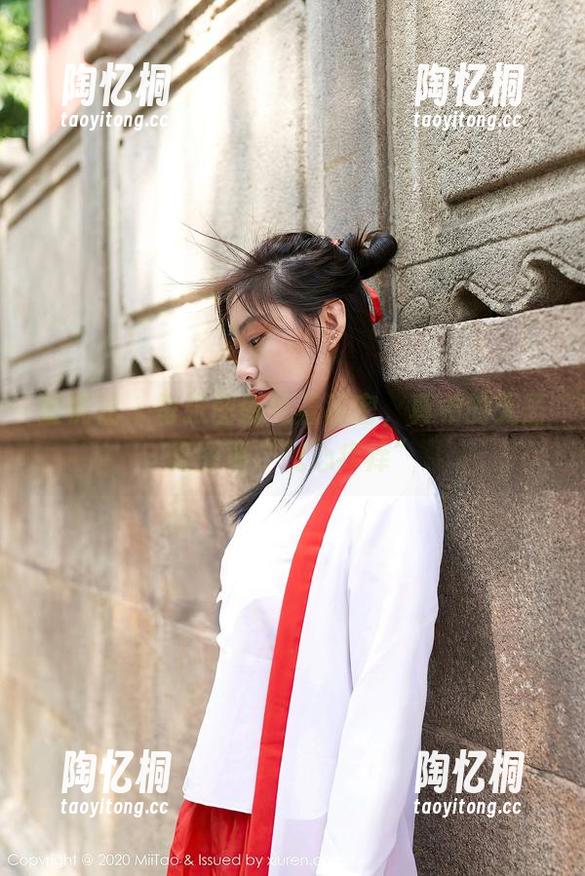 蜜桃社-真希 蜜桃社 - 每张图都藏着秘密,真希的无圣光图集“我心痒痒”