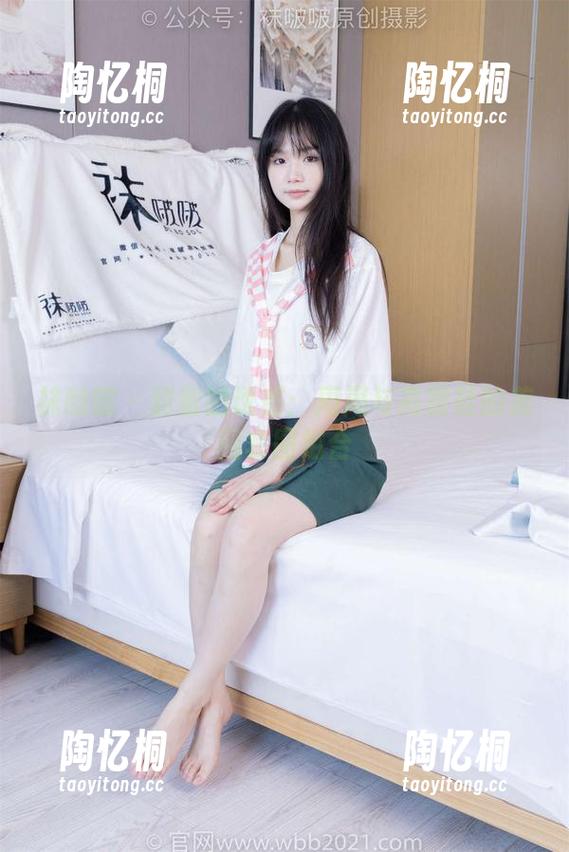 袜啵啵 - 甜蜜的诱惑：周周与高跟鞋的美图套图组合