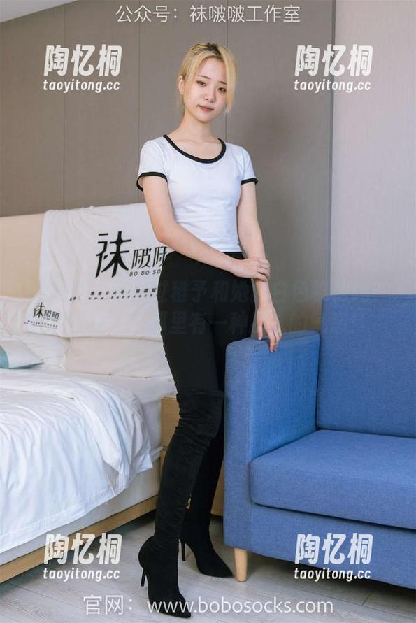袜啵啵-稚予 袜啵啵 - 你见过稚予和她的白色棉袜吗?精选图片,那里有一种撩人的气息!