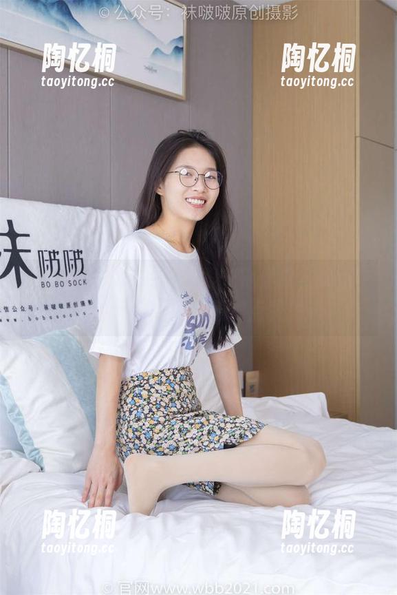 袜啵啵 - 被糯米的高跟长靴俘获，美图中的每个瞬间都值得点赞！