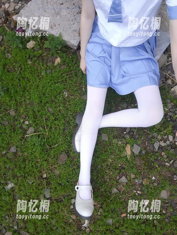 西尔酱校服白丝：高清资源，聚焦这秒瞬间的俏皮与无邪！