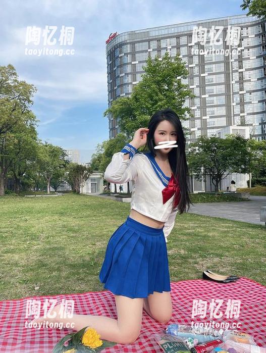 微密圈 - 喵！软妹小九九来了，新更新的美图咖色诱惑，准备好一睹风采了吗？