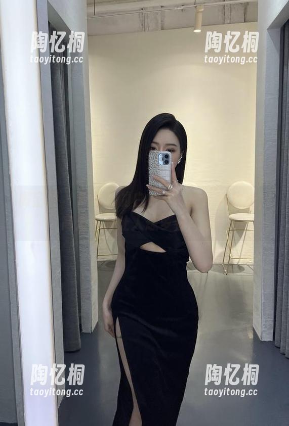 微密圈 - 金希儿的白衬衫：图库大放送，高清画面让人想多看几眼！