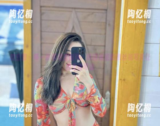 微密圈 - 每一张都是定制味：铁锤姐姐的黑丝袜写真让我无话可说