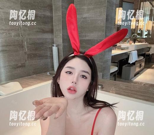 微密圈 - 每翻一页阿色的无圣光丝袜图集，都是一次再见内心小鹿乱撞的冲击，真是太有意思了