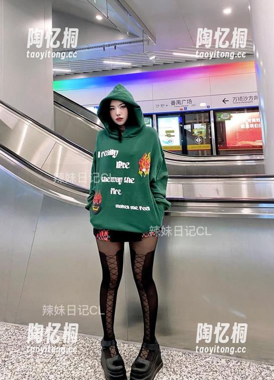 微密圈 - 当制服遇上无圣光，陈佩奇的图片让人忍不住多看几眼～
