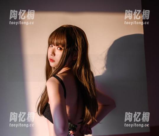 青水百合子写真：女仆风情，真让人觉得生活要有点调味料才行！