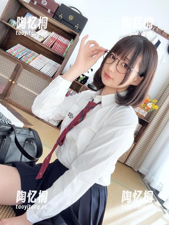 胶带少女的魔物喵nigisa写真集：梦境与现实交织的混搭攻略