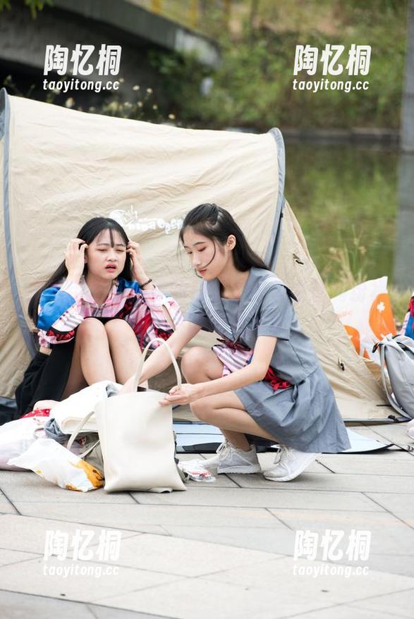 魔镜街拍 - 婷婷的日常：销售主管的粉裙与咖啡的碰撞图集