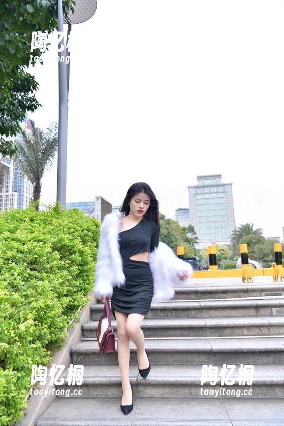 魔镜街拍 - 一封来自黑丝的工作邀请：婷婷图集中，开启你的职业时尚！
