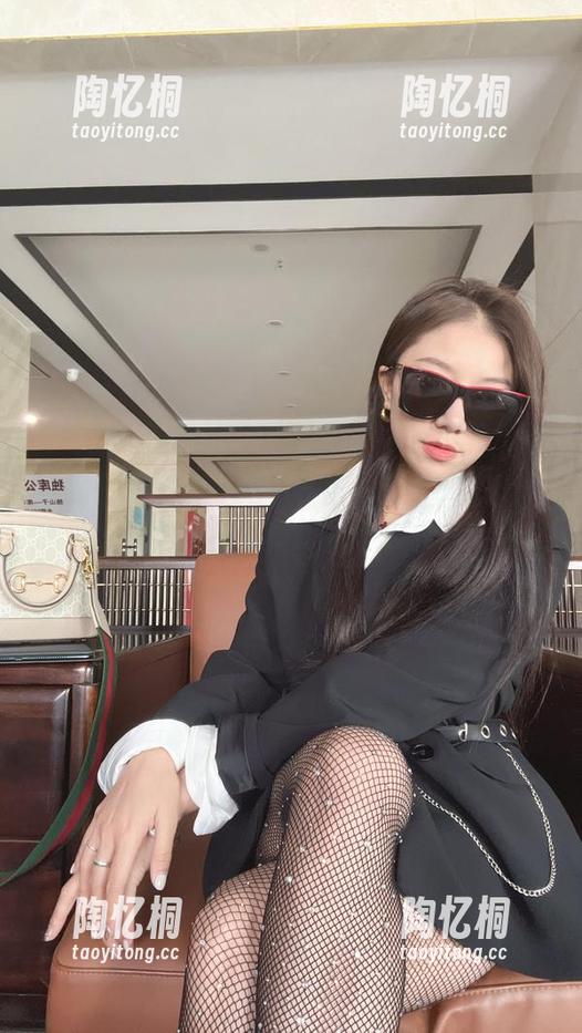 微密圈 - 鹿瑶，好牛仔裤！原图和更新，犹如牛仔与海豚的奇妙邂逅